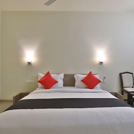 Capital O 47284 Atithi Resort Bharuch Extérieur photo