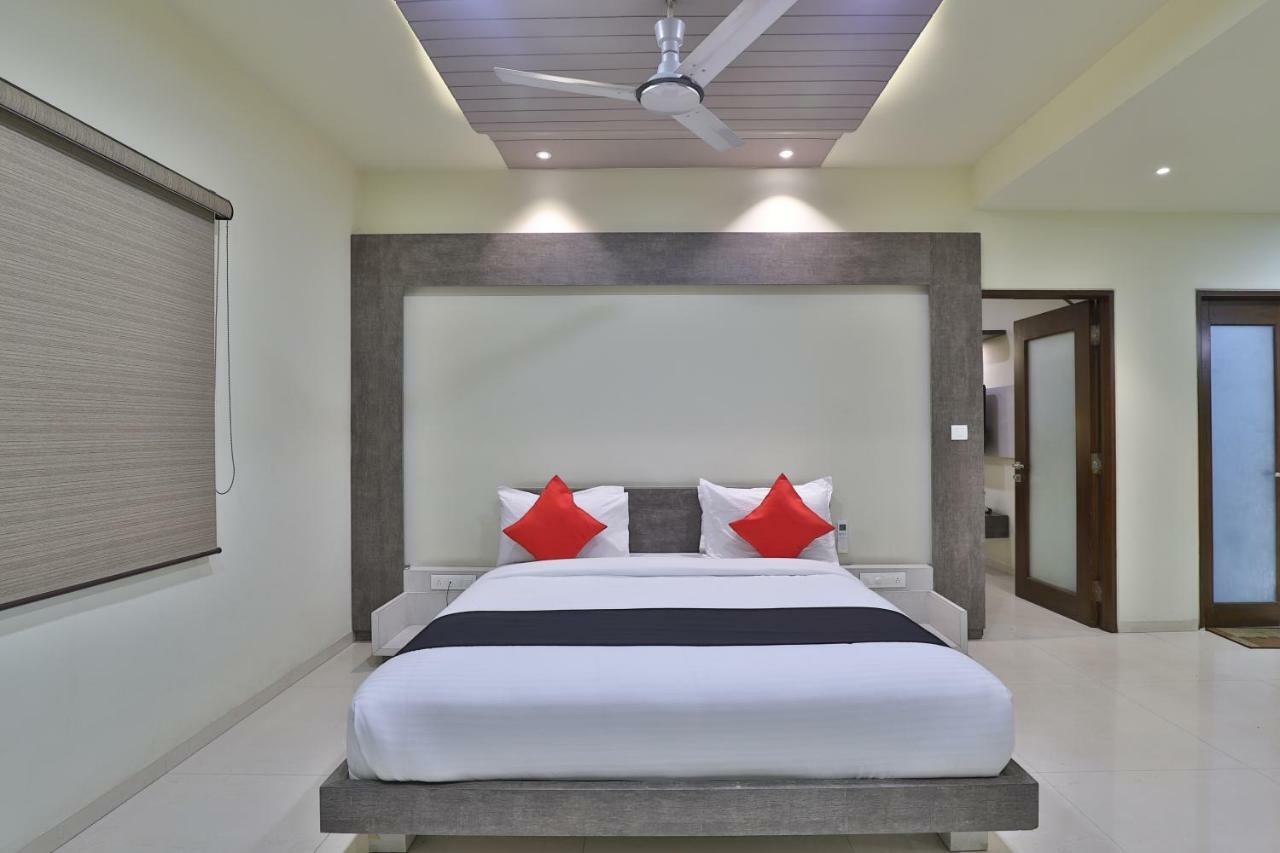 Capital O 47284 Atithi Resort Bharuch Extérieur photo