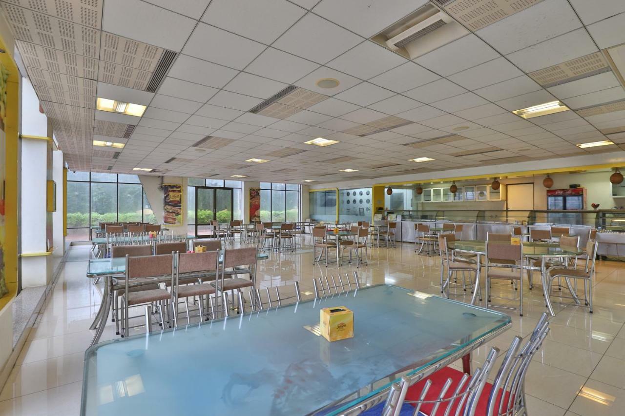 Capital O 47284 Atithi Resort Bharuch Extérieur photo