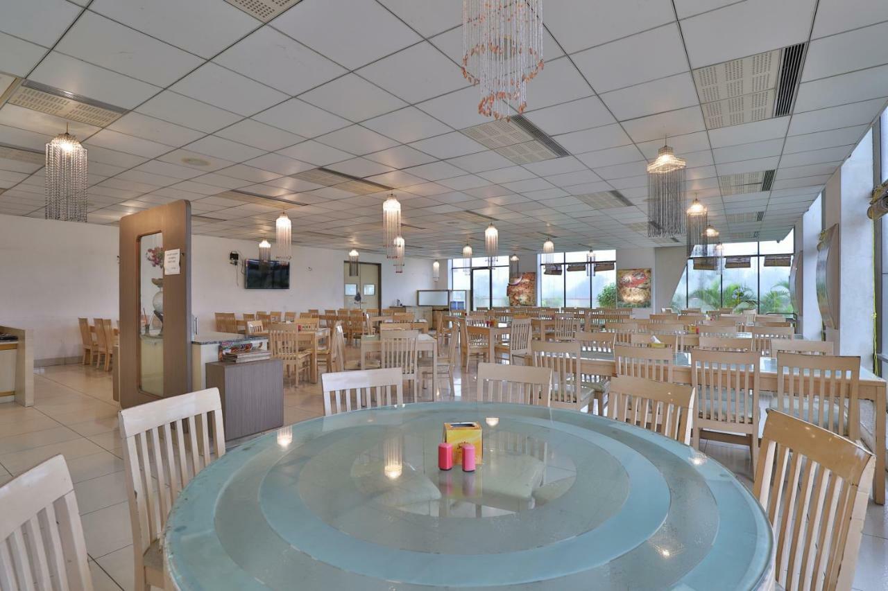Capital O 47284 Atithi Resort Bharuch Extérieur photo