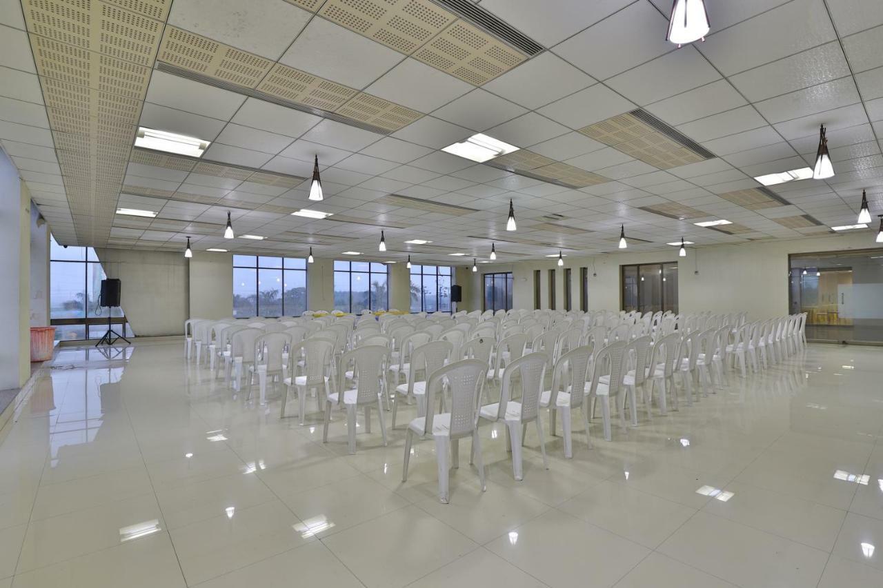 Capital O 47284 Atithi Resort Bharuch Extérieur photo