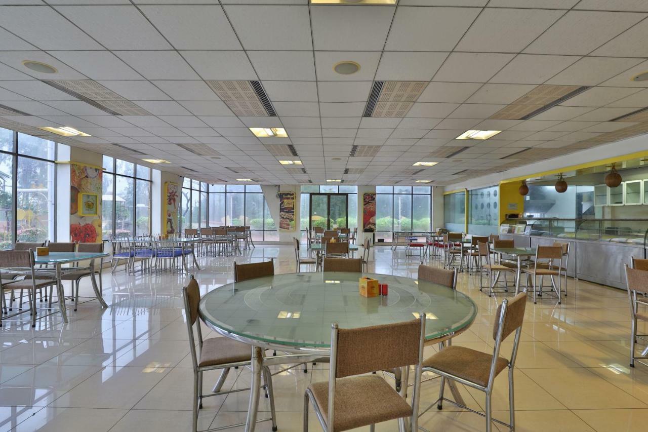 Capital O 47284 Atithi Resort Bharuch Extérieur photo