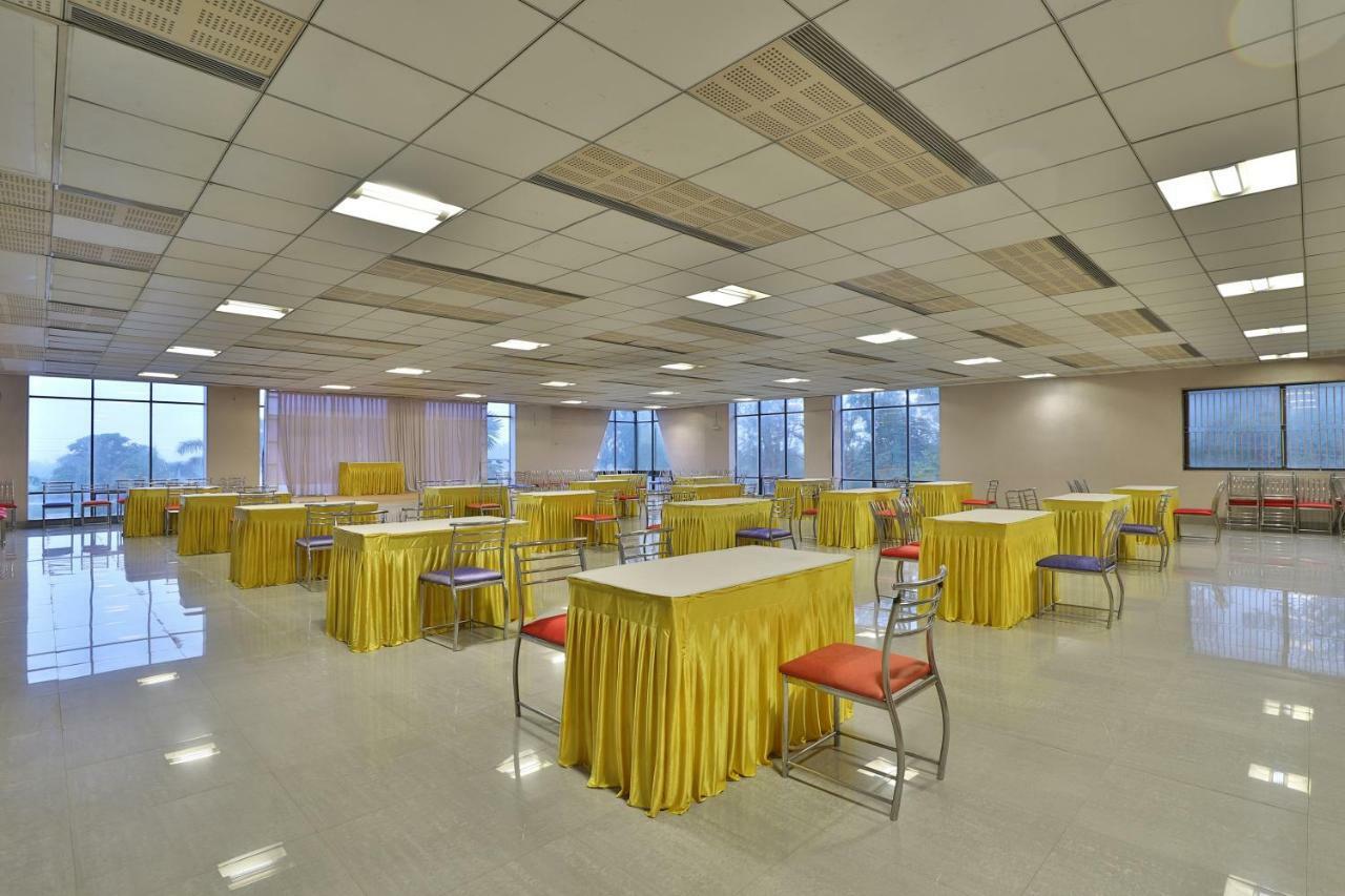 Capital O 47284 Atithi Resort Bharuch Extérieur photo