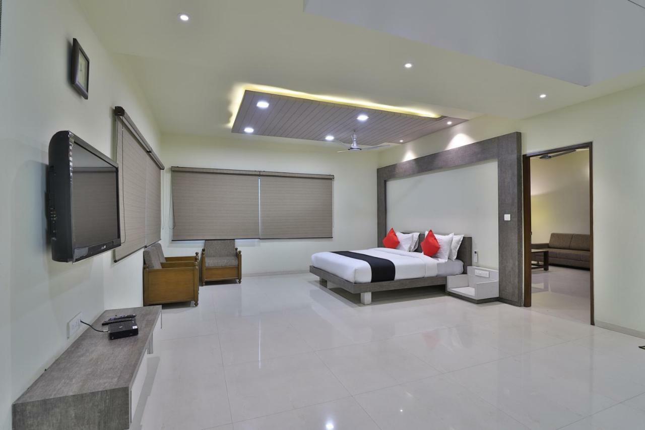 Capital O 47284 Atithi Resort Bharuch Extérieur photo