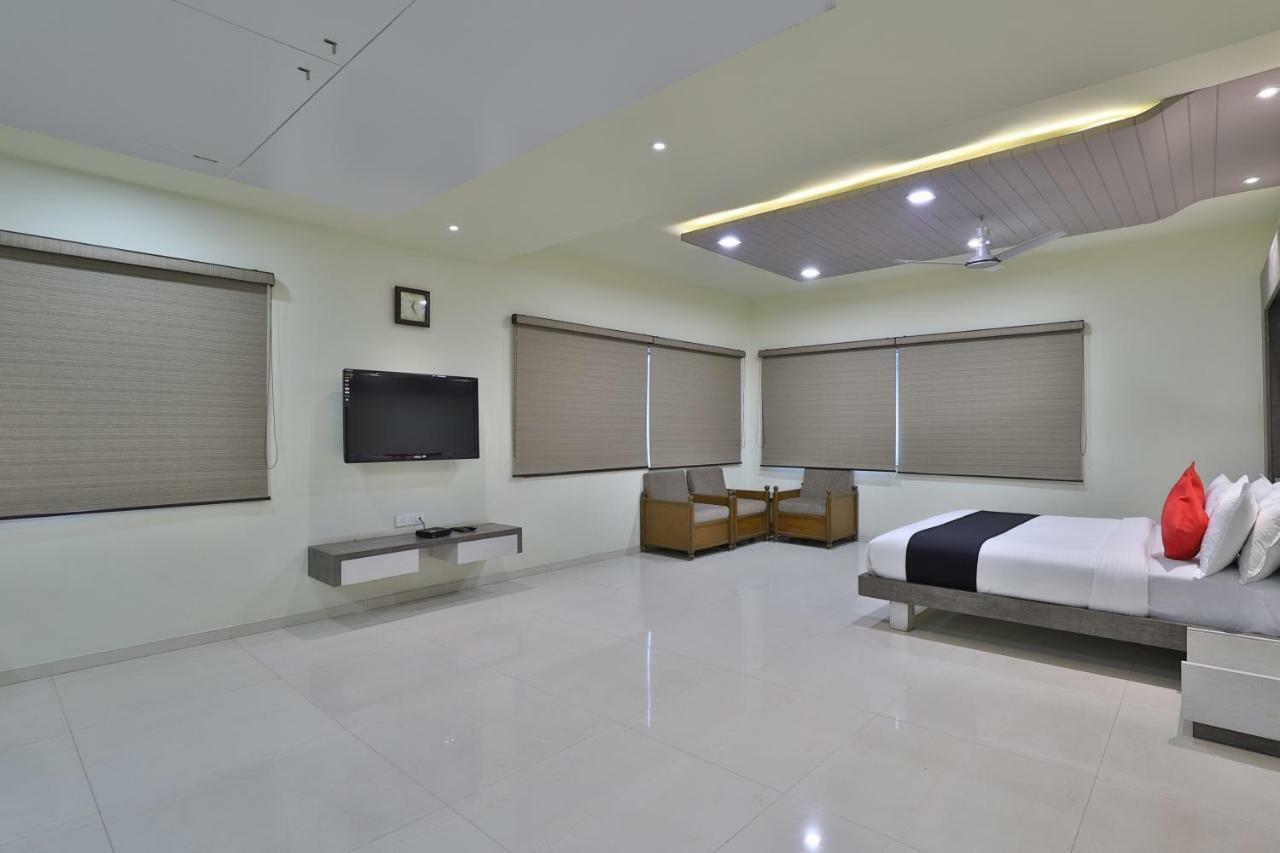 Capital O 47284 Atithi Resort Bharuch Extérieur photo