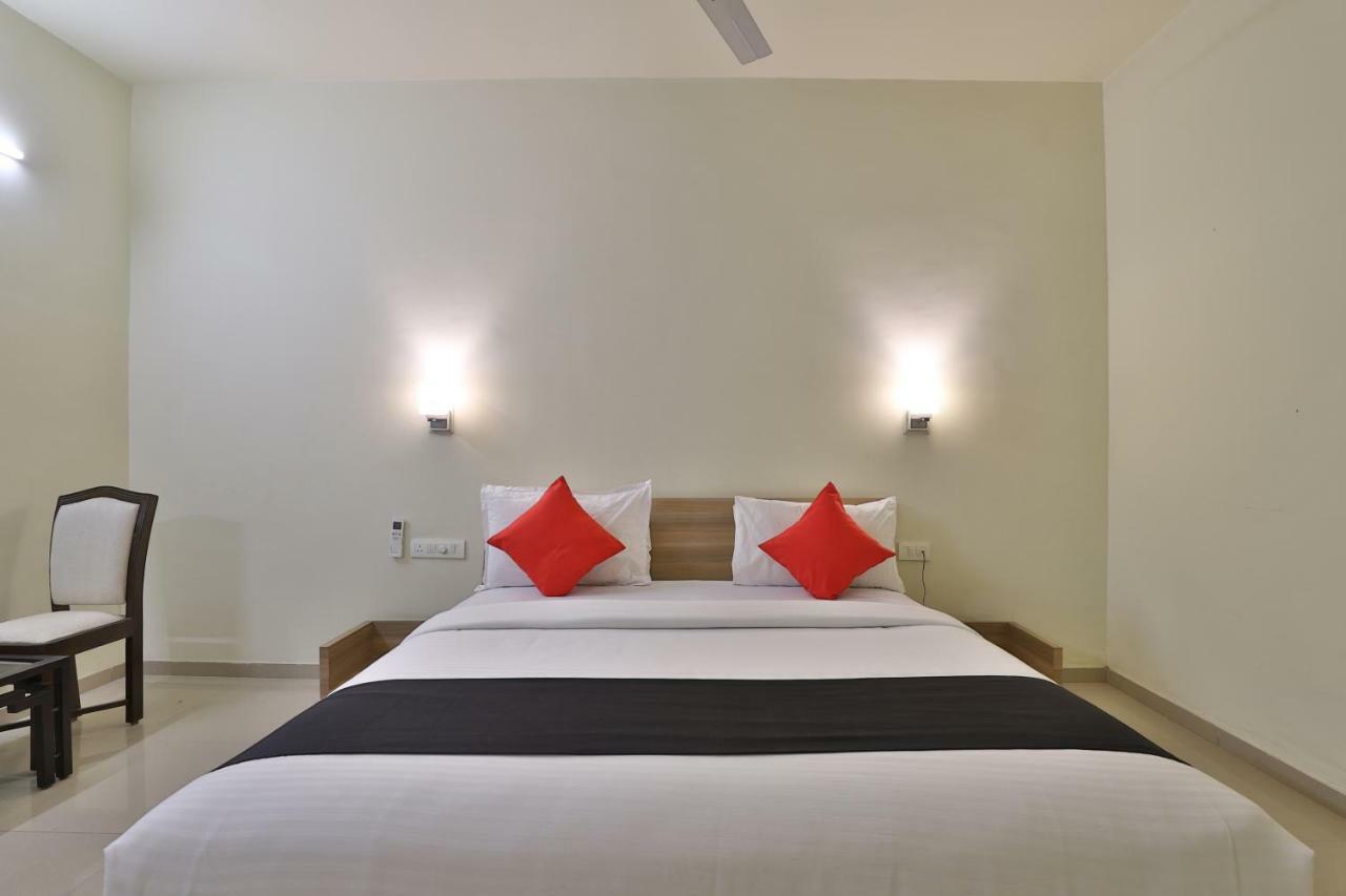 Capital O 47284 Atithi Resort Bharuch Extérieur photo