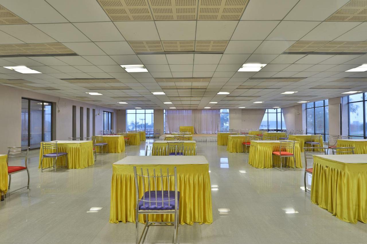 Capital O 47284 Atithi Resort Bharuch Extérieur photo
