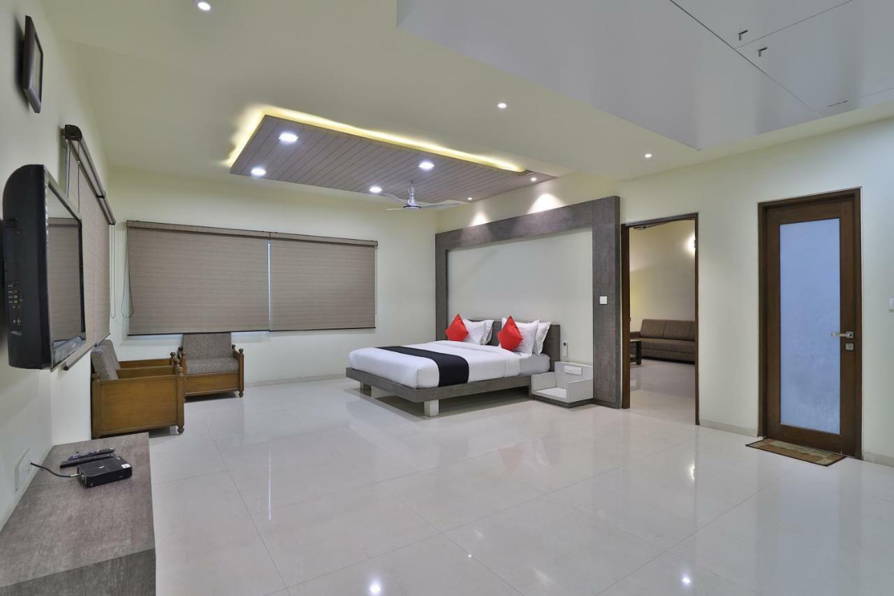 Capital O 47284 Atithi Resort Bharuch Extérieur photo