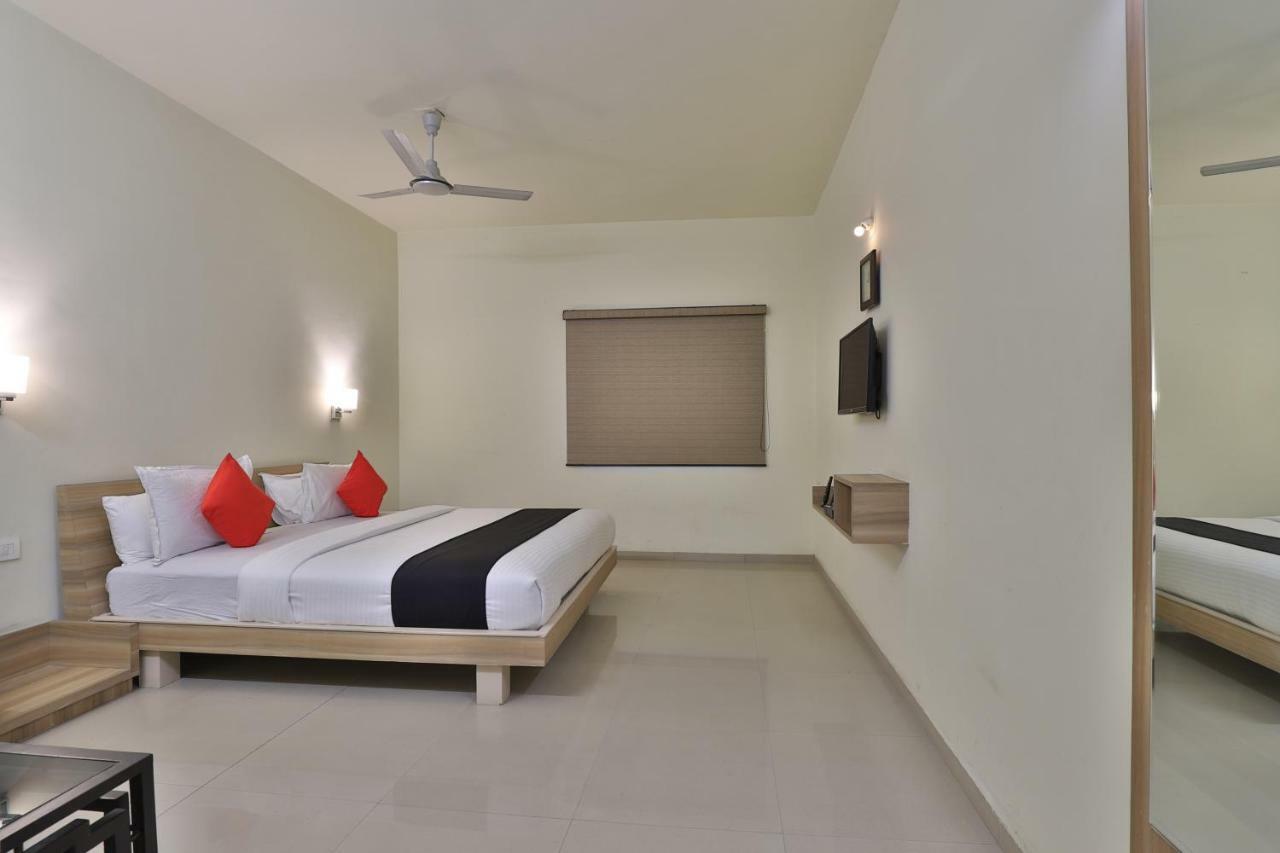 Capital O 47284 Atithi Resort Bharuch Extérieur photo