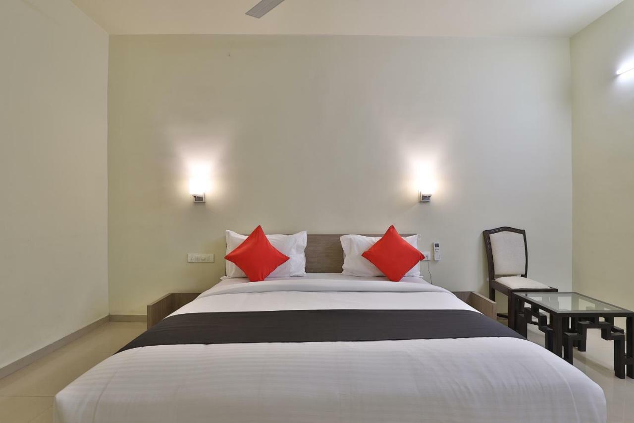Capital O 47284 Atithi Resort Bharuch Extérieur photo